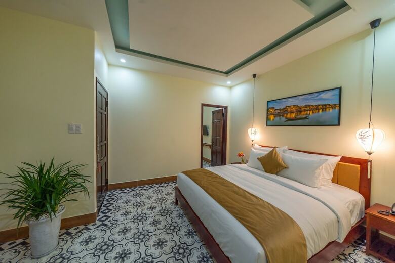 The Lake Hoian Hotel