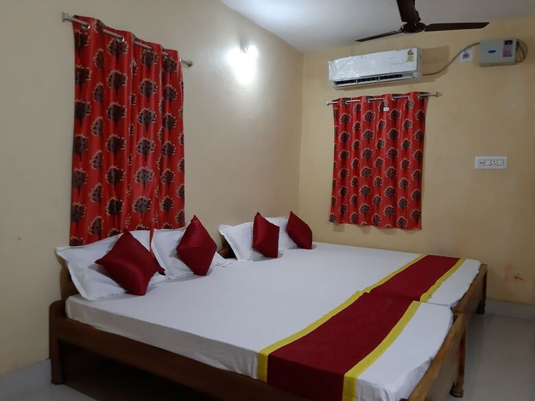 Hotel Goroomgo Maa Ugratara Lodge Puri