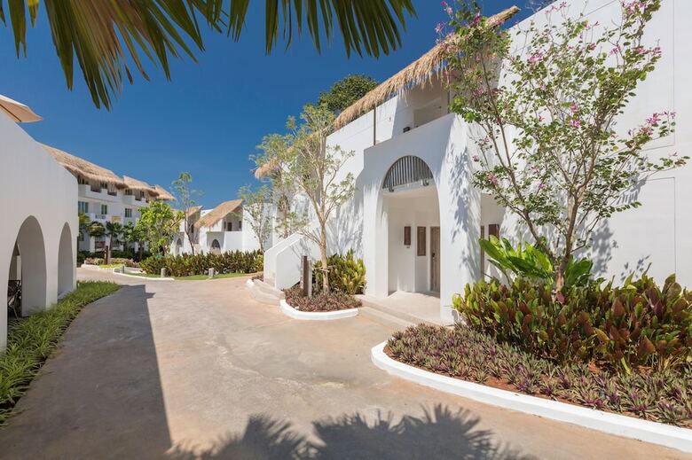 Hotel Eden Beach Resort And Spa