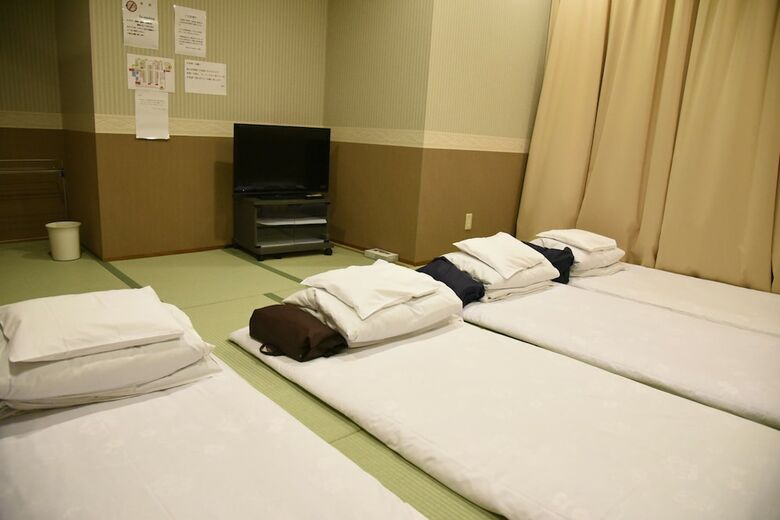 Hostal Kumamoto Capsule Hotel - Hostel, Caters To Men