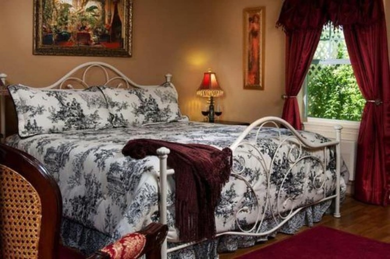 The Carriage House Bed And Breakfast