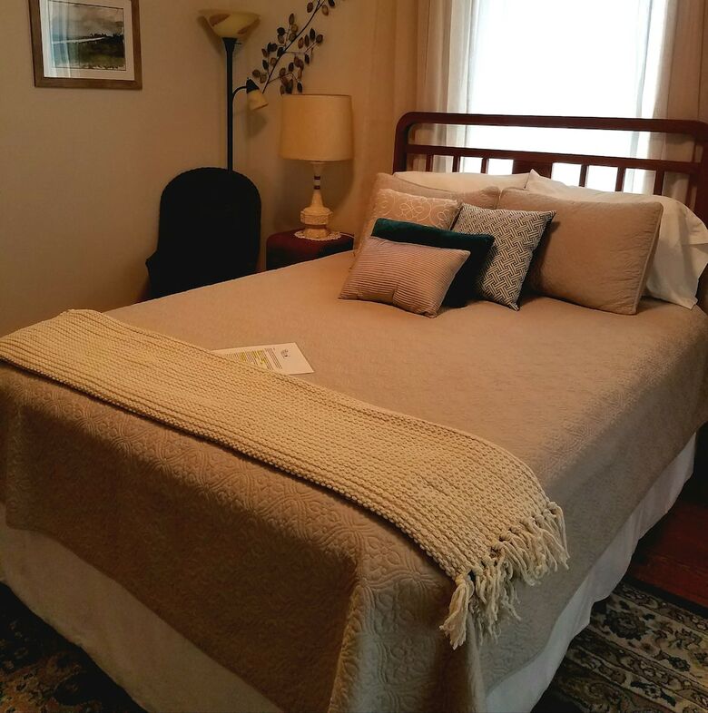 The Carriage House Bed And Breakfast