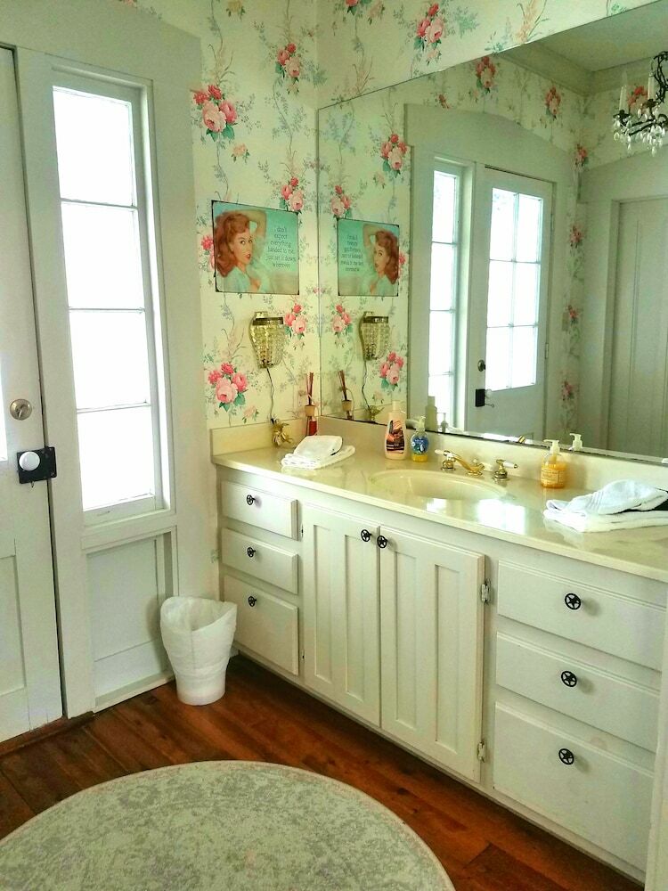 The Carriage House Bed And Breakfast