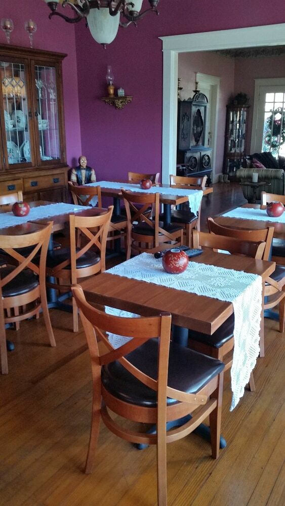 The Carriage House Bed And Breakfast