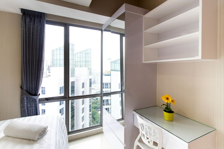 Huge The Mansion Tower Capilano Apartment