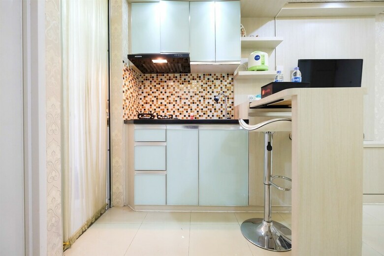 Pool View Bassura City Apartment