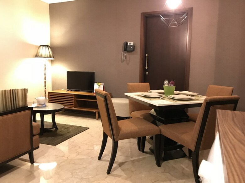 Luxurious L'avenue Apartment