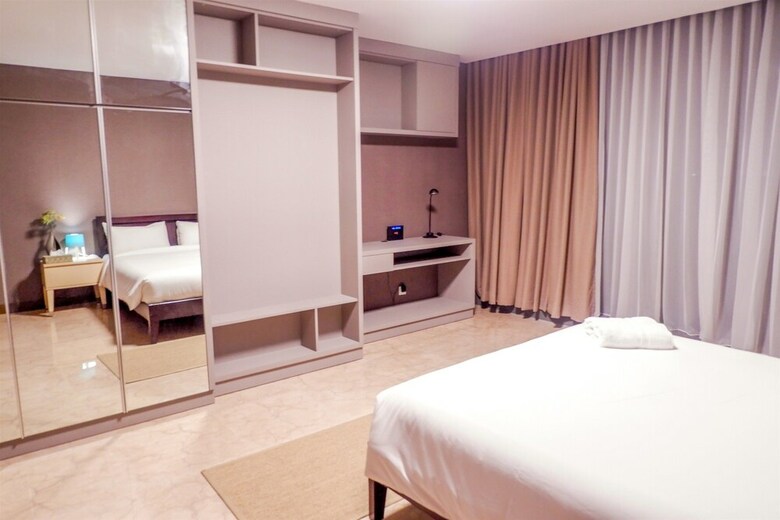 Luxurious L'avenue Apartment