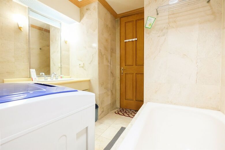 Classic Studio Park Royale Apartment Near Sudirman