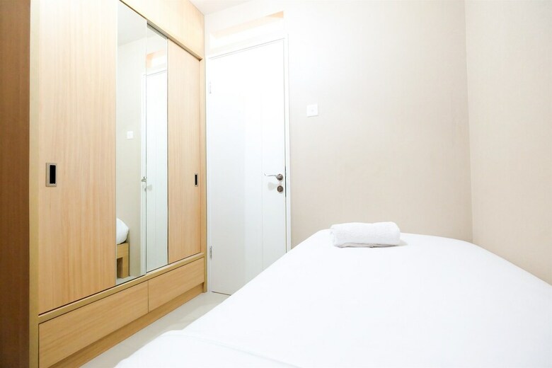 Comfy Green Palace Kalibata Apartment