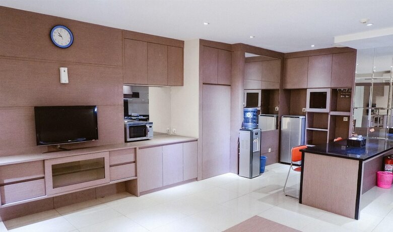 Spacious Apartment @ Mangga Dua Residence Near Itc Mall