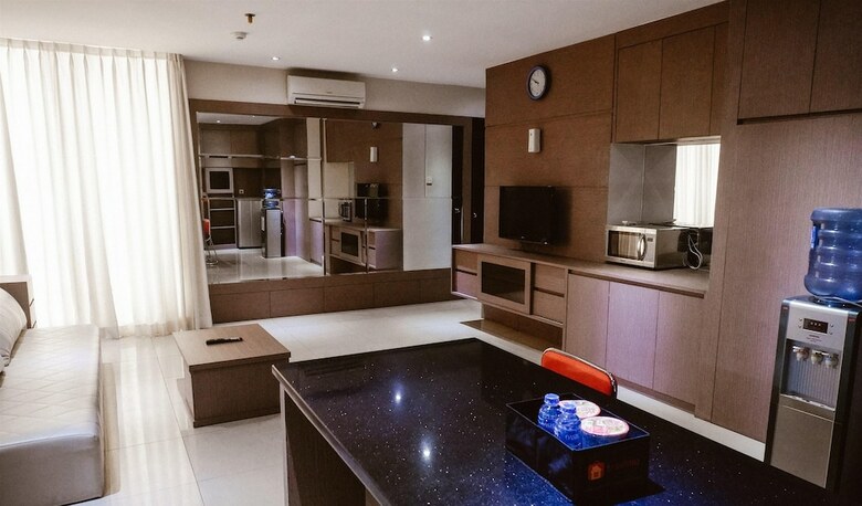Spacious Apartment @ Mangga Dua Residence Near Itc Mall