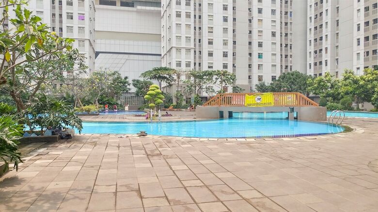 Green Bay Pluit Apartment With Sofa Bed