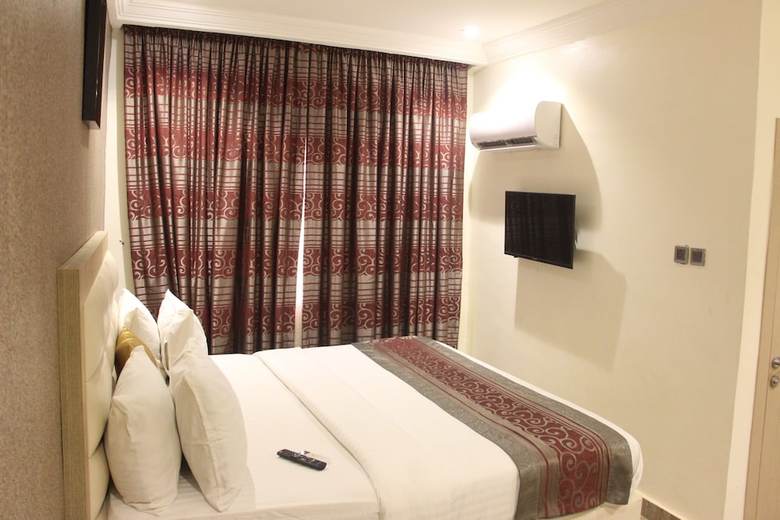 Hotel H9 Suites