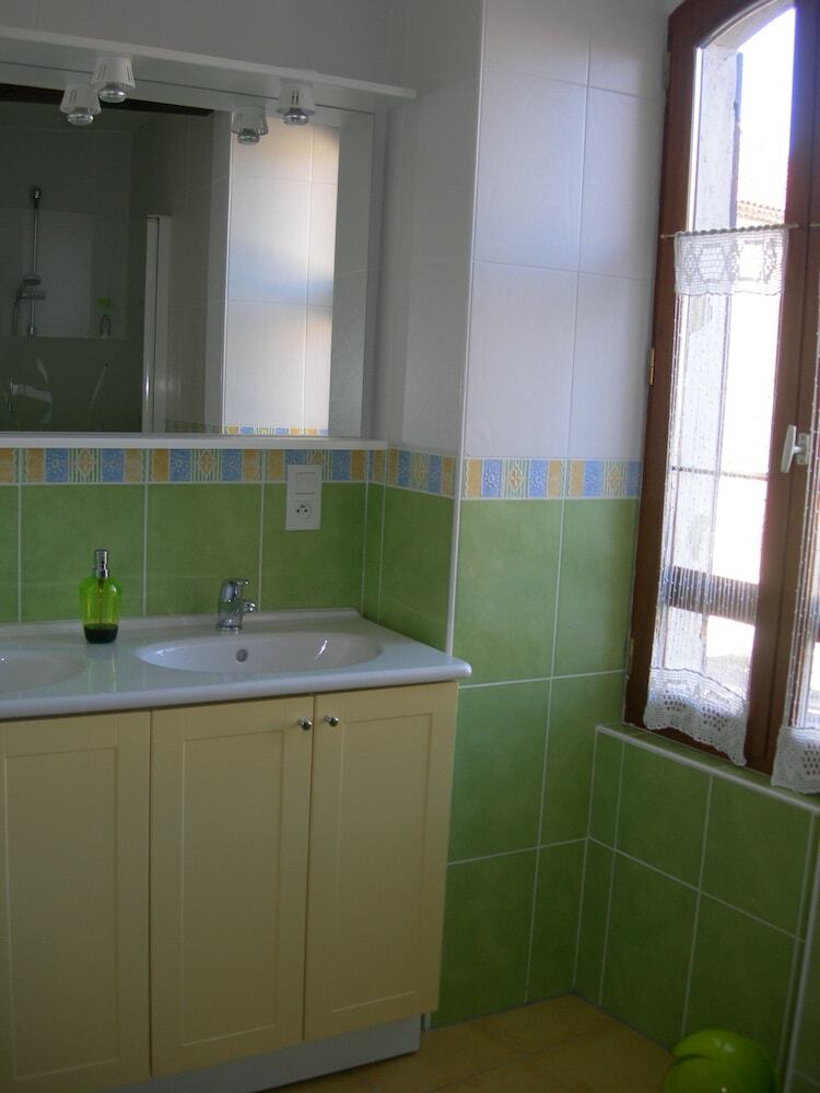 Bed & Breakfast Chambres D'h�tes Sous La Glycine
