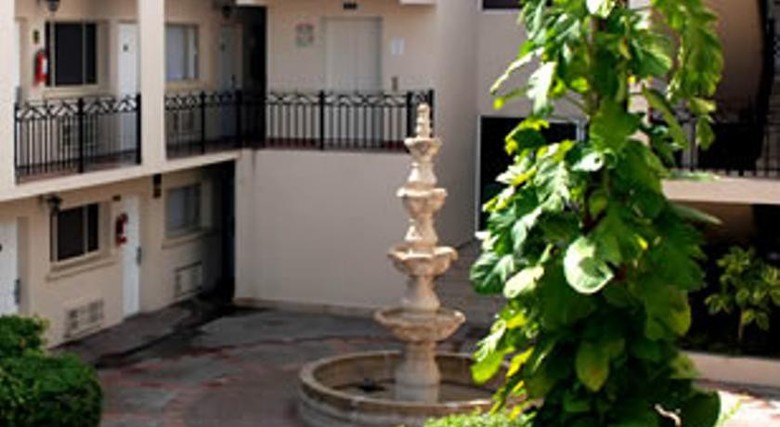 Hotel El Camino Inn & Suites