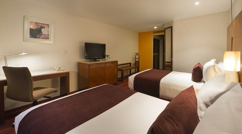 Hotel Camino Real Aeropuerto