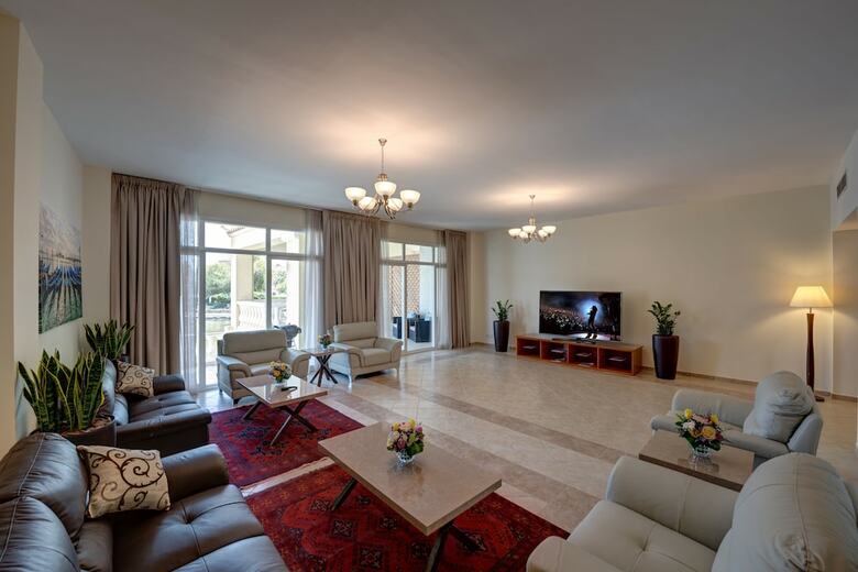 J5 Holiday Homes 3br Apartment