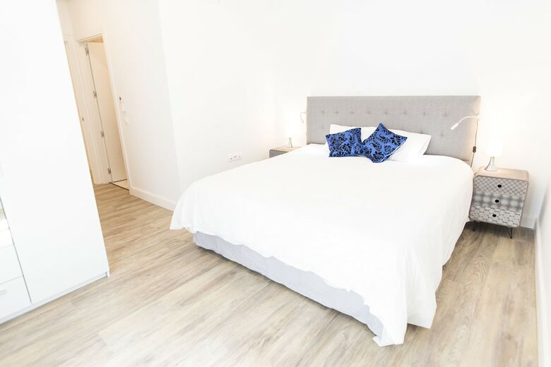 Apartamentos Dobo Homes Puerta Del Sol I