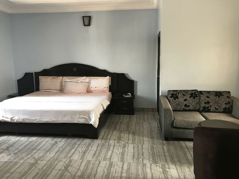 Hotel Pennyhill Suites And Resorts