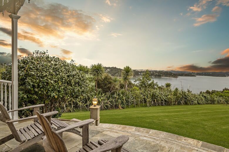 Hotel Matauwhi Bay Manor