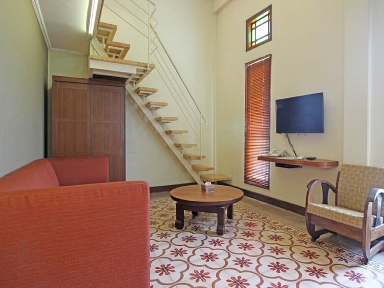 Hotel Reddoorz Plus Near Hartono Mall 2