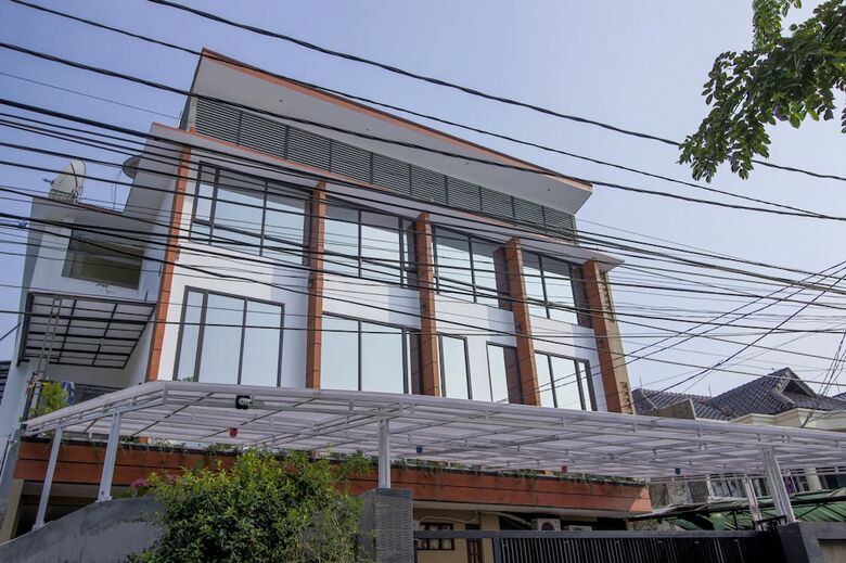 Hotel Reddoorz Plus @ Mampang Prapatan