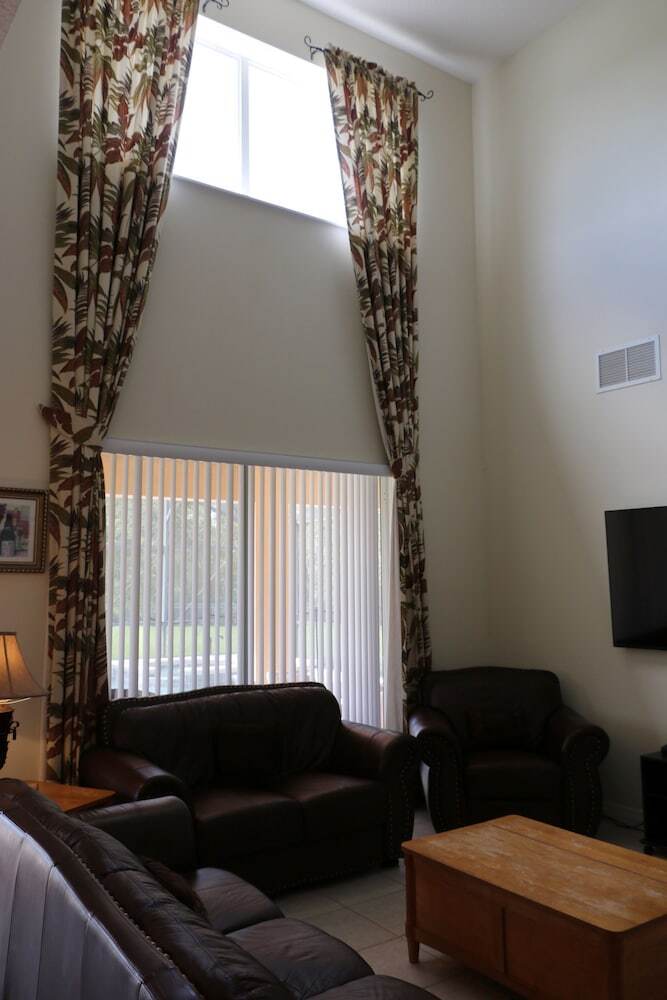 7br 4.5ba Home In Emerald Island Resort By Cv-2708