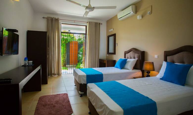 Hotel Jasmine Breeze - 4 Bedroom Villa