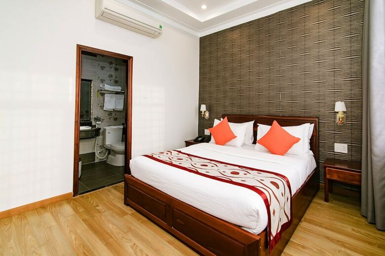 Long Bao Chau Hotel