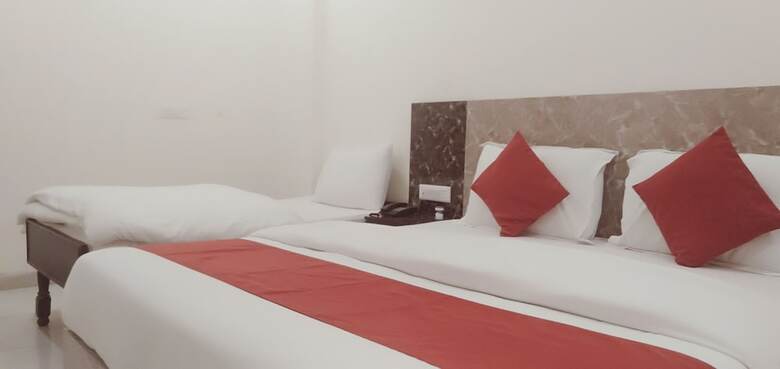 Airport Hotel P Palace