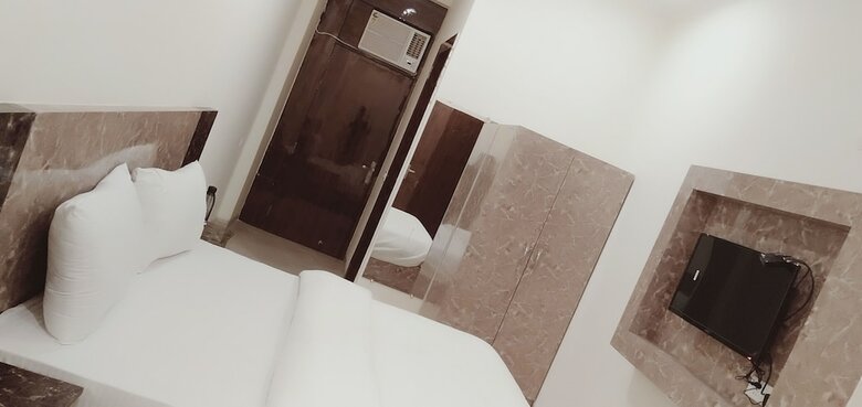 Airport Hotel P Palace