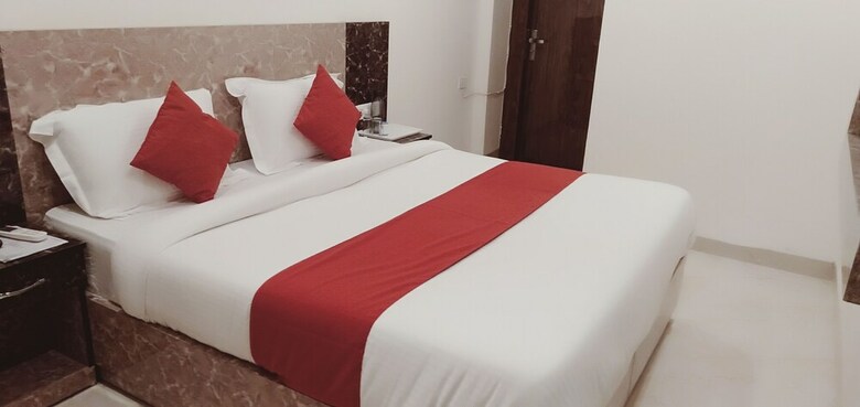 Airport Hotel P Palace