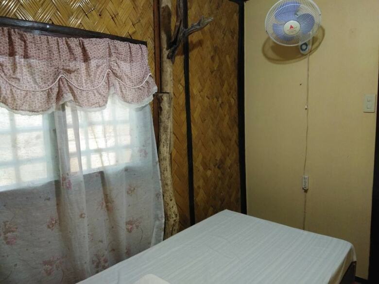 Hotel Nelly's Nipa Hut