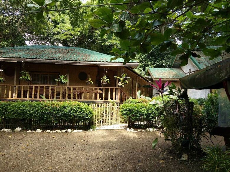 Hotel Nelly's Nipa Hut