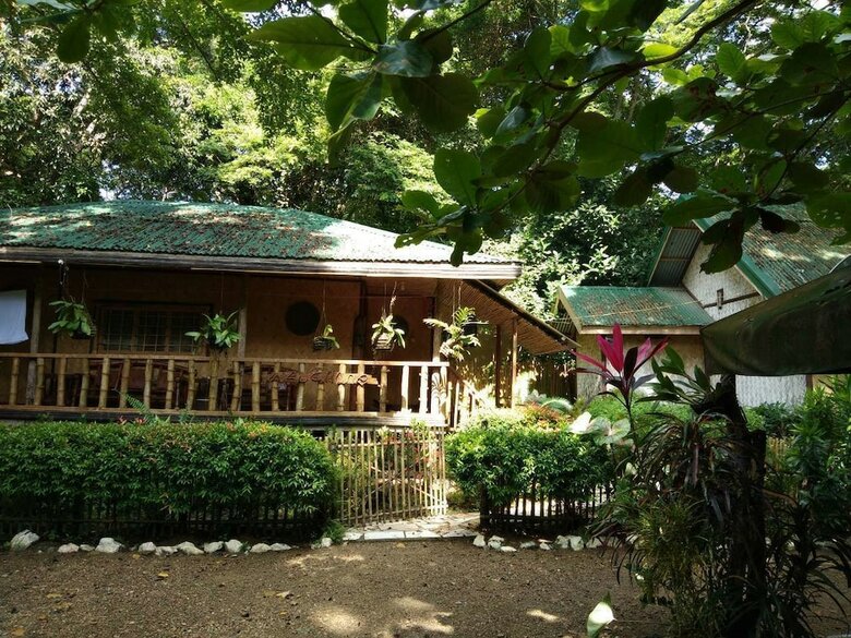 Hotel Nelly's Nipa Hut