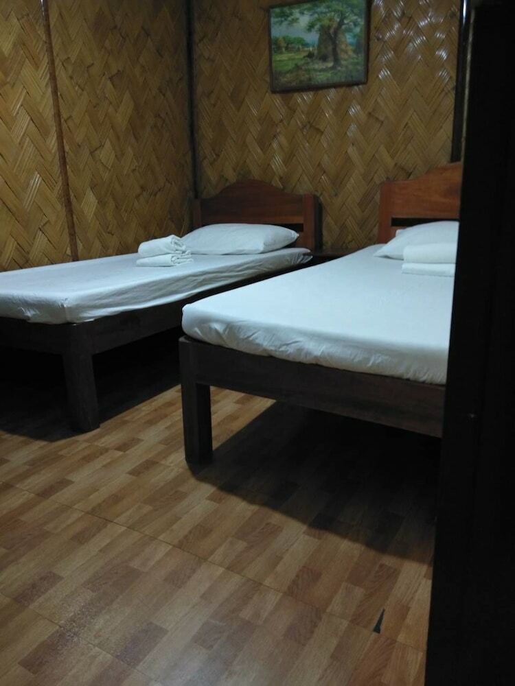 Hotel Nelly's Nipa Hut