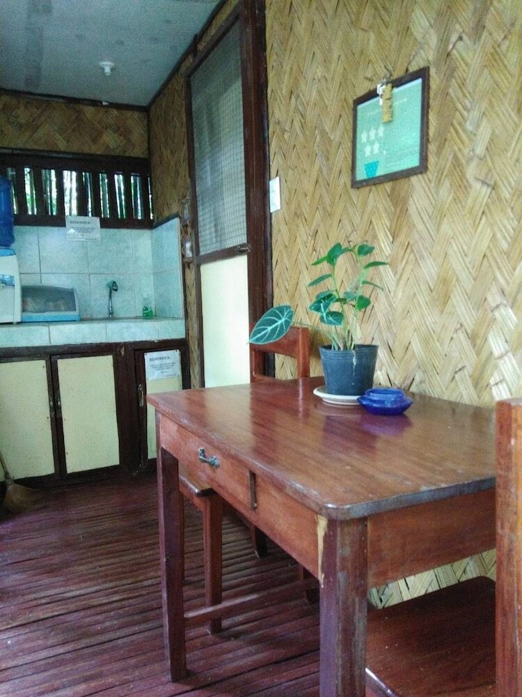 Hotel Nelly's Nipa Hut