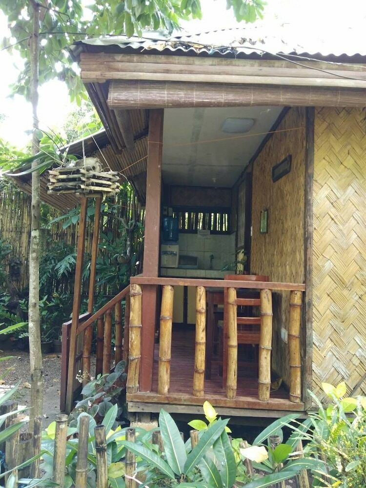 Hotel Nelly's Nipa Hut