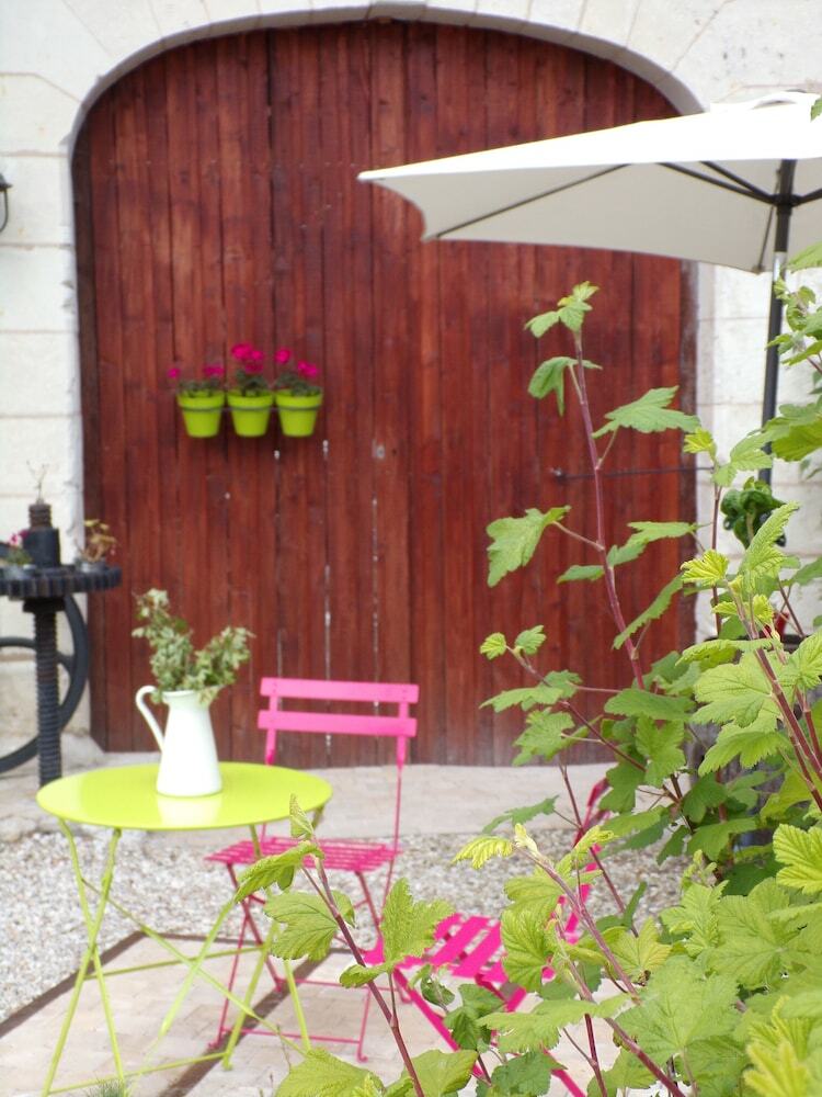 Hotel Les Troglos De Beaulieu