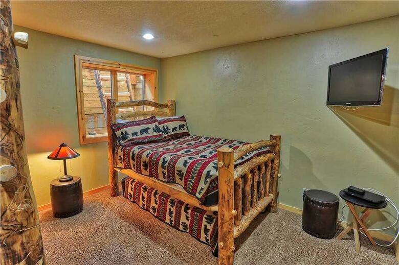Black Bear Lodge (Private Home) Holiday Home 4