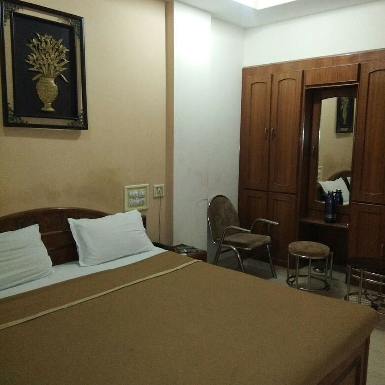 Hiriz Hotel Dollar