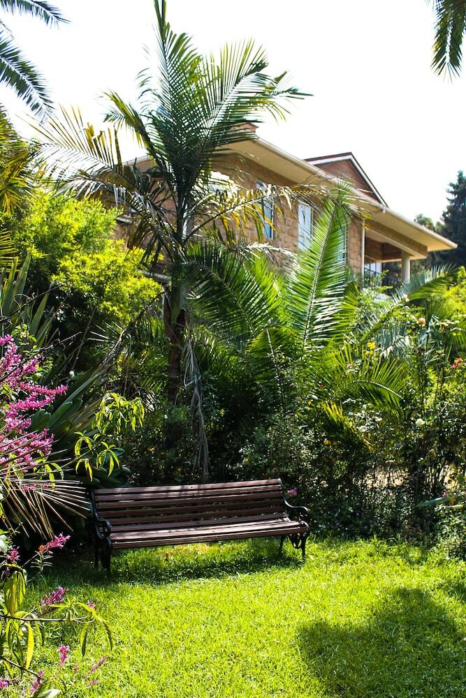 Hotel Zereniti House
