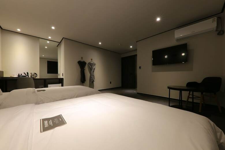 N7 Hotel