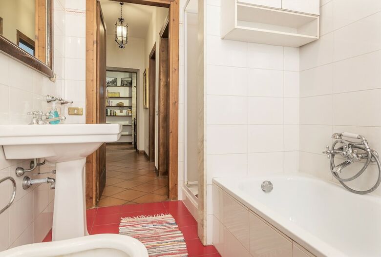 Trastevere Roomy Apartment