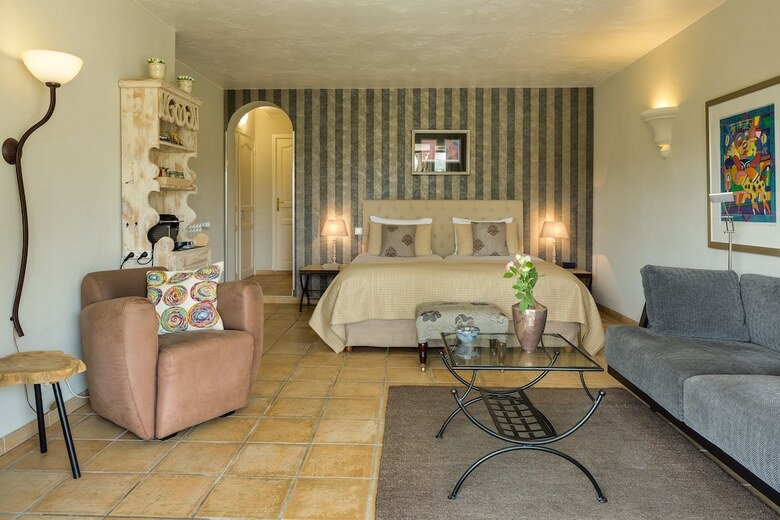 Bed & Breakfast Chambres D'h�tes Villa C�dria