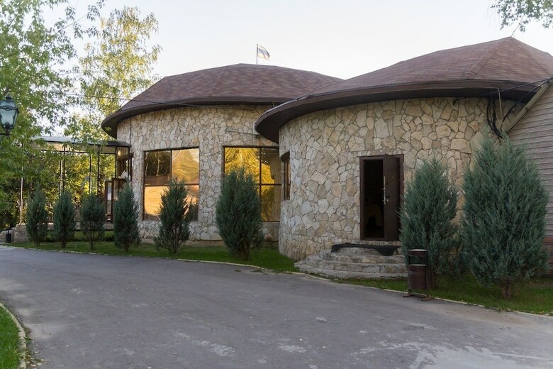 Hotel Oasis In Forest