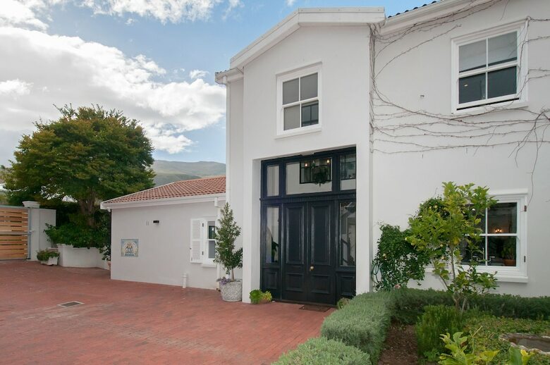 Hotel Malayla Guesthouse - Adults Only