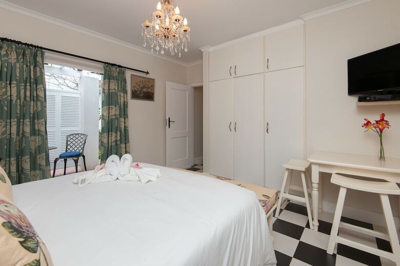 Hotel Malayla Guesthouse - Adults Only