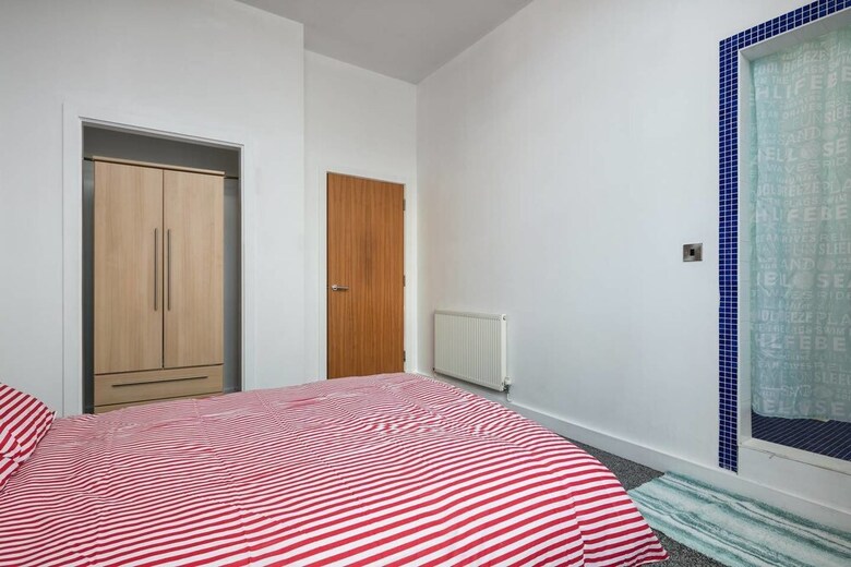 Apartment 33